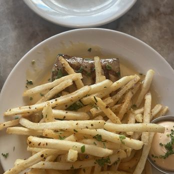 Queen's Raw Bar & Grill - Tuna and fries - Seafood Near Me - Los Angeles, California Queen's Raw Bar & Grill - Tuna and fries - Seafood Near Me - Los Angeles, California