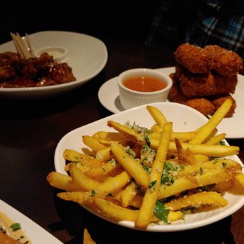 Yard House - Chicken bites, fried mac n cheese, and garlic fries - New American Near Me - Irving, Texas Yard House - Chicken bites, fried mac n cheese, and garlic fries - New American Near Me - Irving, Texas