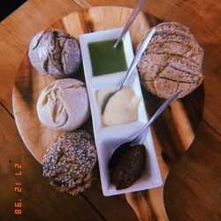 La Famiglia - Vorspeise: Brot mit Dips