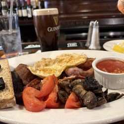 Bunratty Tavern - Full Irish Breakfast with Guinness