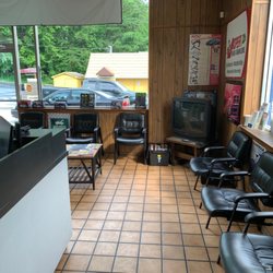 Auto Tech - Auto Repair Customer waiting area