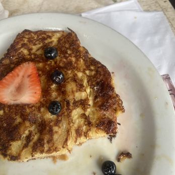 Fratelli Cafe - Croissant French Toast fresh fruit - Coffee & Tea Near Me - Los Angeles, California