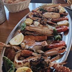 Marisqueria Casa Gallego - Combinado de marisco y pescado.