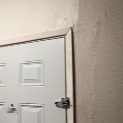 Studio City Court Yard Hotel - Front door walls