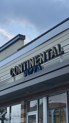Continental Pizza by null