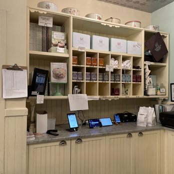 Magnolia Bakery - Bakeries Near Me - Chicago, Illinois