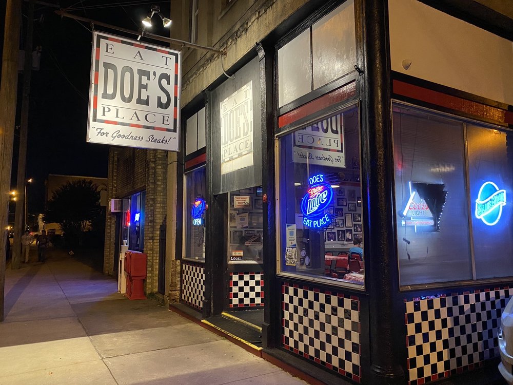Doe's Eat Place, Little Rock Roadtrippers
