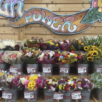 Trader Joe's - Gorgeous bouquets of flowers at great prices - Grocery Near Me - Northbrook, Illinois Trader Joe's - Gorgeous bouquets of flowers at great prices - Grocery Near Me - Northbrook, Illinois