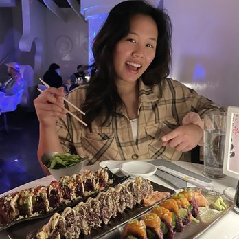 Friends Sushi Izakaya - Sushi Bars Near Me - Chicago, Illinois Friends Sushi Izakaya - Sushi Bars Near Me - Chicago, Illinois