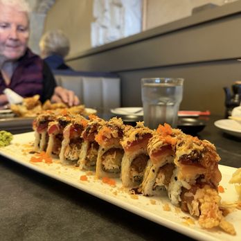 De Asian - Junkyard roll - Sushi Bars Near Me - Anacortes, Washington