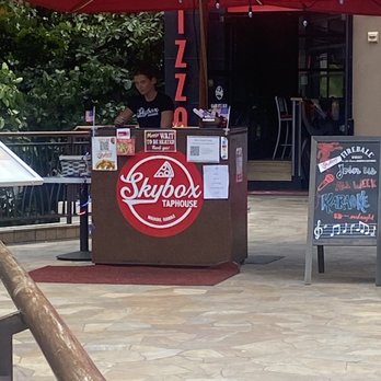 Skybox Taphouse - Service - Pizza Near Me - Honolulu, Hawaii Skybox Taphouse - Service - Pizza Near Me - Honolulu, Hawaii