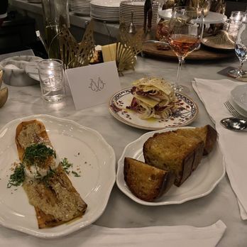 Osteria Mozza - Fett'unta Burrata & Braised Leeks Red Endive & Fennel - Italian Near Me - Los Angeles, California Osteria Mozza - Fett'unta Burrata & Braised Leeks Red Endive & Fennel - Italian Near Me - Los Angeles, California