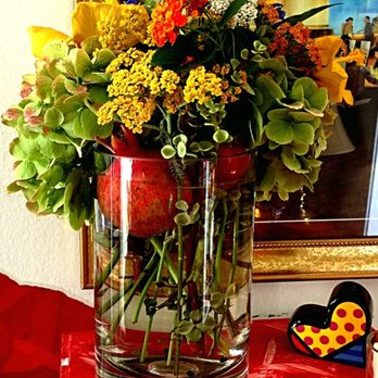 I Luv Organizing - Fresh flowers always add a nice touch to any room. - Home Organization Near Me I Luv Organizing - Fresh flowers always add a nice touch to any room. - Home Organization Near Me