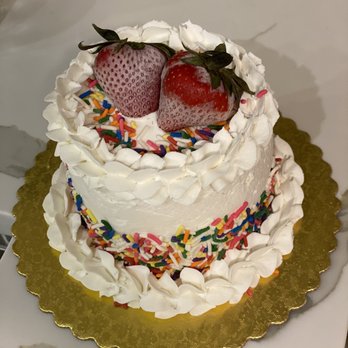 Midtown Creamery - Small ice cream cake with strawberry ice cream - Desserts Near Me - Miami, Florida Midtown Creamery - Small ice cream cake with strawberry ice cream - Desserts Near Me - Miami, Florida