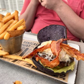 Treehouse - Brunch burger - Cocktail Bars Near Me - West Palm Beach, Florida