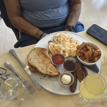 Teddy & The Bully Bar - Teddy's breakfast - New American Near Me - Washington, DC, District of Columbia