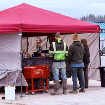 Street Dogs - Great roadside setup. - Food Trucks Near Me Street Dogs - Great roadside setup. - Food Trucks Near Me