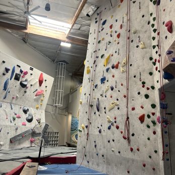 Aesthetic Climbing Gym - Ropes and bouldering! - Climbing Near Me - Lake Forest, California