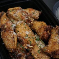 OAK Restaurant And Lounge - Garlic Parm Wings