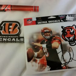 I Love Cincinnati Shoppe - A few things to decorate my desk...we'll chop the player out of the decal before hanging it up :)