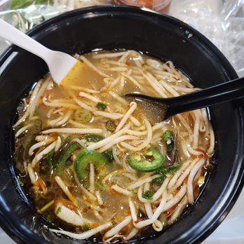 Pho Hoa and Jazen Tea - Hot and sour seafood pho (no shrimp) and a thai tea. - Vietnamese Near Me - Fort Bliss, Texas Pho Hoa and Jazen Tea - Hot and sour seafood pho (no shrimp) and a thai tea. - Vietnamese Near Me - Fort Bliss, Texas