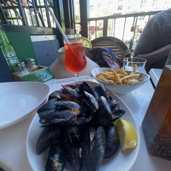 Comptoir 400 - Mussels - Pizza Near Me - Montreal, Quebec Comptoir 400 - Mussels - Pizza Near Me - Montreal, Quebec