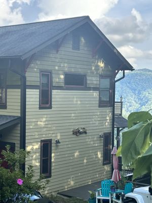 Went to the mountains to take care of a longtime client, beautiful repaint, Benjamin Moore colors - Went all the way to the mountains to take care of a old customer really love how this turned out sorry didn't get the before Went to the mountains to take care of a longtime client, beautiful repaint, Benjamin Moore colors - Went all the way to the mountains to take care of a old customer really love how this turned out sorry didn't get the before