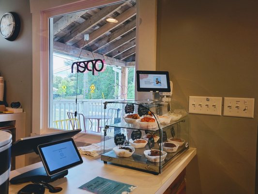 Bloom Roadside by null