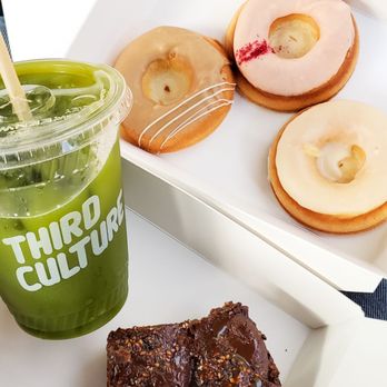 Third Culture Bakery - Berkeley - Passionfruit matcha sparkler, mochi donuts (banana dulce de leche, yuzu lemon, and guava cheesecake), and banana caramel mochi bread pudding - Bakeries Near Me - Berkeley, California