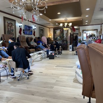 Yeah 1 Nails Bar - Clean and lots of chairs. - Nail Salons Near Me - Plano, Texas