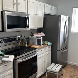 Appliances 4 Less JAX - Microwave, stove and refrigerator