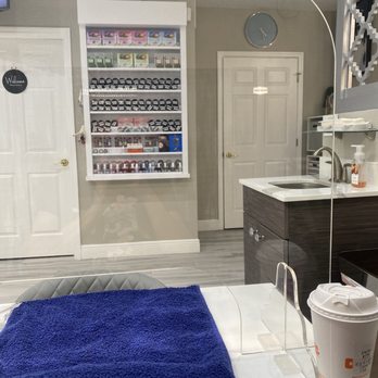 Tre Nail Lounge - Plexiglass partition for safety - Nail Salons Near Me - Tampa, Florida Tre Nail Lounge - Plexiglass partition for safety - Nail Salons Near Me - Tampa, Florida