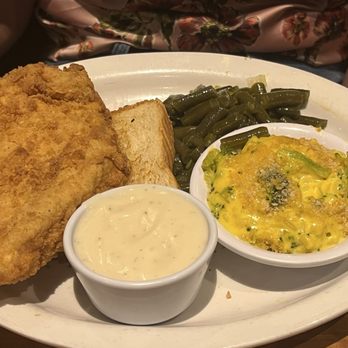 Cheddar's Scratch Kitchen - Chicken fried chicken with green beans and broccoli cheese casserole - Comfort Food Near Me - Harlingen, Texas