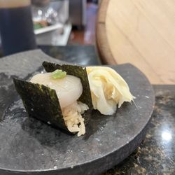 Hinoka Sushi - Scallop hand roll