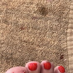 Queen Nails & Spa - Blood spots.