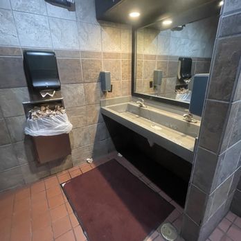 Texas Roadhouse - Bathroom - American Near Me - Tallahassee, Florida