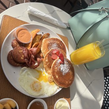 Utopia Caffe - America American breakfast - Breakfast & Brunch Near Me - Tustin, California