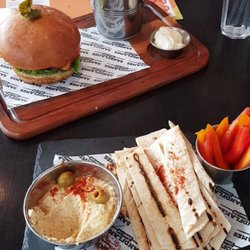 Sandflames Gourmet Grill - Meal deal: hummus and vegetarian burger