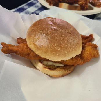 Gus's World Famous Fried Chicken - Catfish Sandwich - Southern Near Me - Memphis, Tennessee