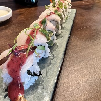 Hakumaru - Hamachi hiro - SO SO GOOD! Fresh and delicious and loved the blueberry vinaigrette on top. Look how pretty! - Japanese Near Me - San Diego, California