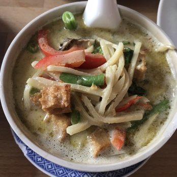 Taleh Thai - Tofu in curry (vegan) - Thai Near Me - Berlin, BE