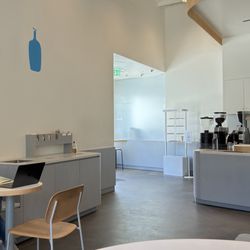 Blue Bottle Coffee - One Paseo - Seating area