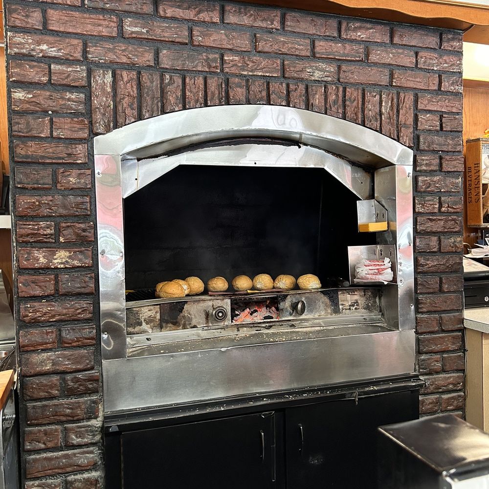 Mickey-Lu-Bar-B-Q - e shows a brick oven in a restaurant - Barbeque Near Me - Marinette, Wisconsin Mickey-Lu-Bar-B-Q - e shows a brick oven in a restaurant - Barbeque Near Me - Marinette, Wisconsin