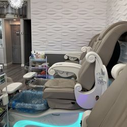 Luxury Nails & Spa