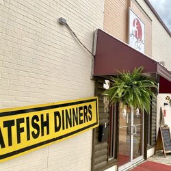 Honey Hole Cafe - Pinecrest Shopping Center 5/2023