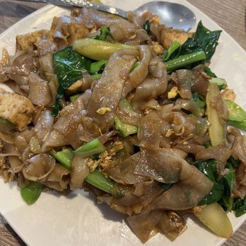Cancoon Thai Restaurant - Pad Se Ew with fried tofu - Thai Near Me - Bellflower, California Cancoon Thai Restaurant - Pad Se Ew with fried tofu - Thai Near Me - Bellflower, California