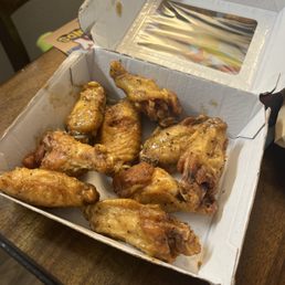 Traditional wings in "lemon pepper sauce"