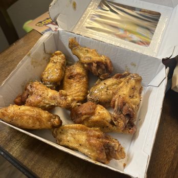 Buffalo Wild Wings - Traditional wings in "lemon pepper sauce" - American Near Me - Arvada, Colorado