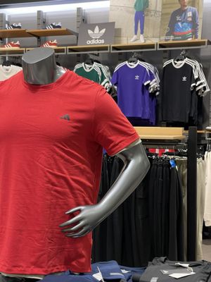 DICK'S Sporting Goods by null