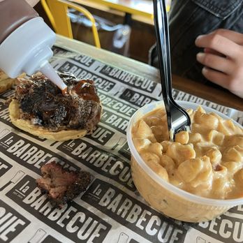 la Barbecue - Sliced Brisket Sandwich with Shells and Cheese - Barbeque Near Me - Austin, Texas la Barbecue - Sliced Brisket Sandwich with Shells and Cheese - Barbeque Near Me - Austin, Texas